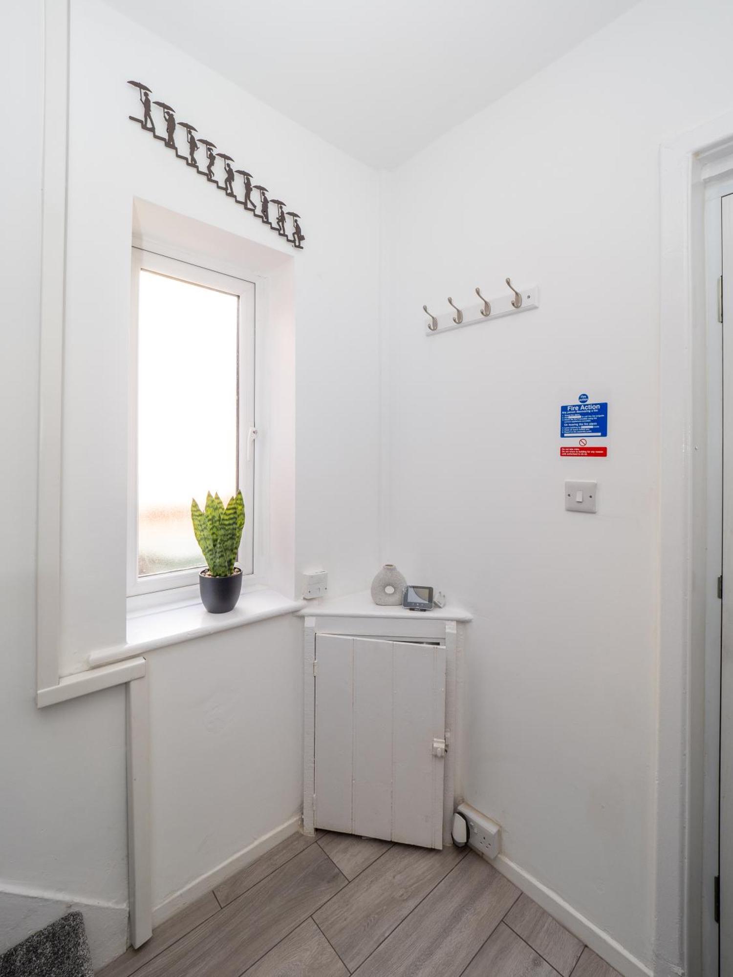 3Br Haven Retreat In Wallasey With Free Street Parking Eksteriør billede